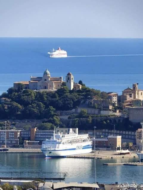 Il Balcone Sul Corso Villa Ancona Bagian luar foto